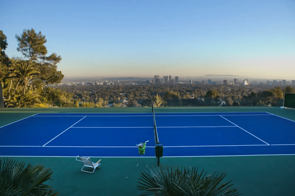 7 spectacular tennis courts around the world