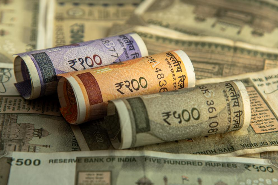 Indian Currency Falls to Record Low: USD Reaches ₹94 Amid Oil Supply Pressure